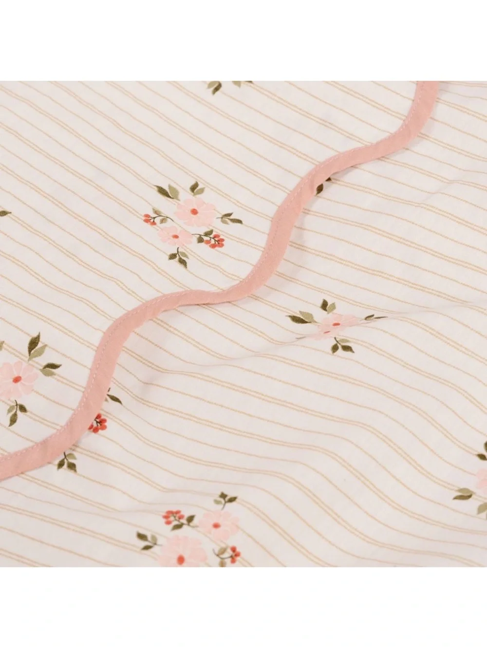 Gathre  Queen Scalloped Floral Sheet Set 100% Cotton
